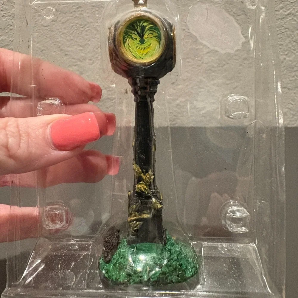 Lemax Creepy Clock #64052 Spooky Town Halloween Village Accessory